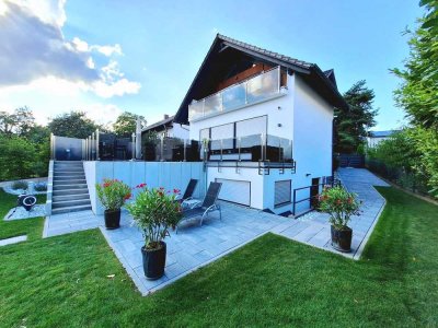 Modernes Architektenhaus, stilvoll renoviert – mit großem Garten, sonniger Terrasse & Talblick
