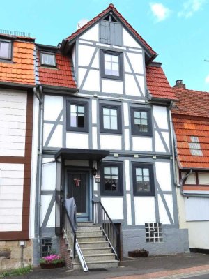 Provisionsfrei - Geräumiges und charmantes Einfamilienhaus im Ortskern von Nieste