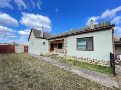 Bungalow mit großem Grund in Ruhelage