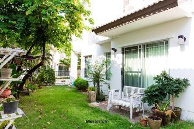 ++ Ohne Provision ++ Einfamilienhaus mit Garage auf großem Grundstück