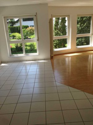 Sehr schöne, helle 3-ZKB-Wohnung , Terrasse u. Garten