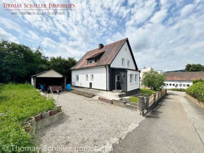 Schönes Einfamilienhaus auf Eckgrundstück mit Garten, Terrasse und Garage – Greding