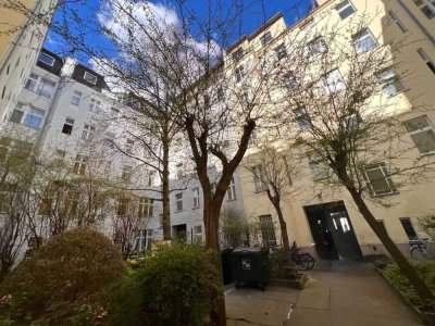 Kiezlage & Altbauflair – 1,5-Zimmer-Projektwohnung mit Sanierungspotenzial