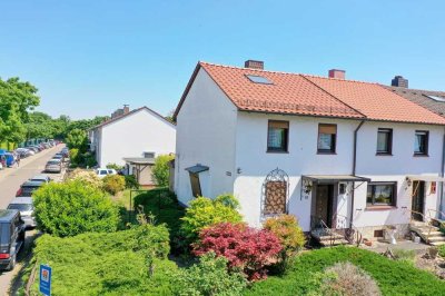 Reihenendhaus mit gr. Garten,
Garage, nahe Hockeyplatz, Erbpacht, Sanierungsbed.