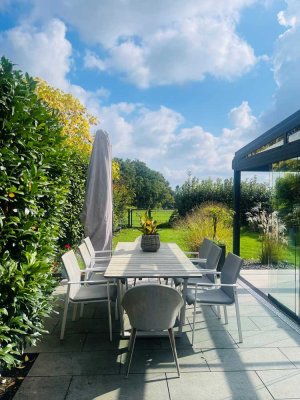 Exklusives Reiheneckhaus in Denkendorf – Toplage am Feld- und Waldrand