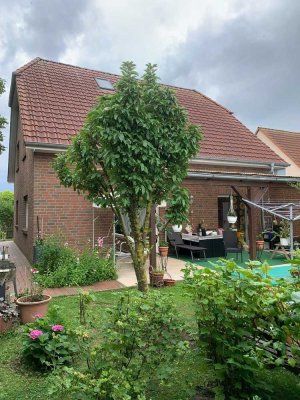 Freistehendes Einfamilienhaus mit Garage zu verkaufen