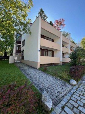 Ab 1.10. oder 1.11.verfügbar , top renoviert, absolut ruhig gelegene 2 Zi-Woh//Westloggia