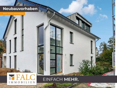 Neubau-Dachgeschoss mit Traumblick & großem Balkon
