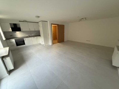 Attraktive 2-Zimmer-Wohnung mit neuer Einbauküche und frisch renovierter Terrasse