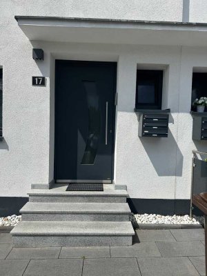 Moderne Neubau Dachgeschosswohnung mit großer Süd-Terrasse und Klimaanlage – Ruhige Lage im 3-Partei