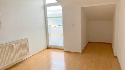Tolle Aussicht! 3-Raum-Wohnung mit Balkon im Dachgeschoss