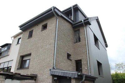 Kernsaniertes Zweifamilienhaus 3 separate Wohneinheiten gehobene Ausstattung schöner Garten Hennef