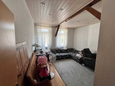 Moderne 3-Zimmer-Wohnung mit Granit-böden & Einbauküche in zentraler Lage von Ettlingen