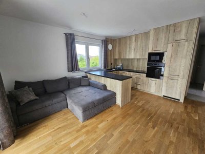 Schöne, neuwertige 3-Zimmer-Wohnung mit gehobener Innenausstattung und Einbauküche in Roding