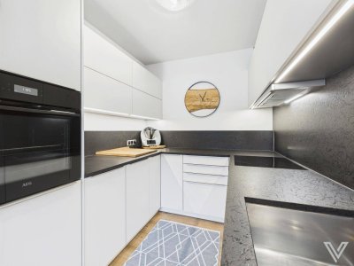 Schöne 3-Zimmer-Wohnung mit Loggia und Tiefgaragen-Stellplatz