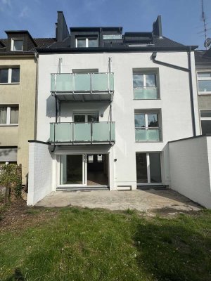 Erstbezug nach vollständiger Modernisierung! 2,5 Zimmer-Wohnung mit Terrasse und eigenem Garten!