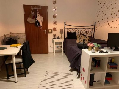 Geschmackvolle, neuwertige 1-Raum-Loft-Wohnung mit Balkon und EBK in Heidelberg