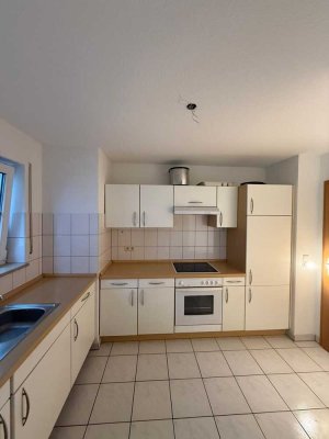 Helle 2-Zimmer Wohnung mit Balkon frisch renoviert, mit neuem Bad
