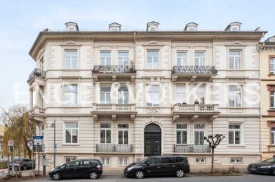 Exklusive Altbauwohnung mit Balkon in bester Lage von Bad Homburg