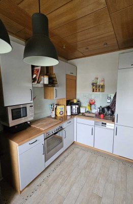 Gehobene Neubauwohnung EBK Fussbodenheizung neues Bad Traumblick Wintergarten