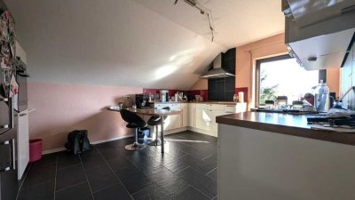 großzügiges 2 Parteienhaus mit 2 Garagen und 4 Außenstellplätzen