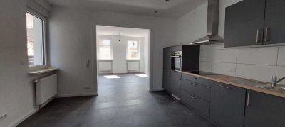 Freundliche 2-Zimmer-EG-Wohnung mit Einbauküche in Alsheim, Erstbezug nach Kernsanierung