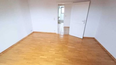 Lichtdurchflutete 3-Zimmer-Wohnung mit Echtholzparkett & Fußbodenheizung