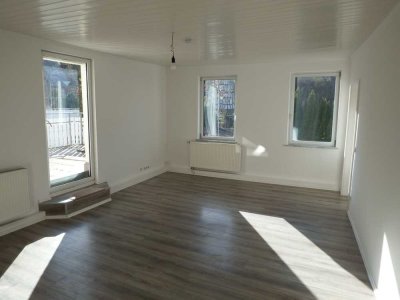 Charmante 4 Zi.- Wohnung mit Dachterrasse, Einbauküche und Carport in ruhiger Lage von Rottenburg