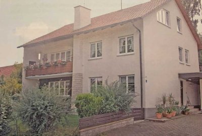 Ansprechende und modernisierte 4-Raum-Wohnung mit Balkon   n und EBK in Hilgertshausen-Tandern