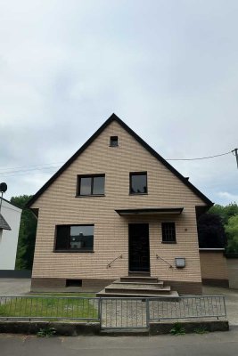 Freistehendes Einfamilienhaus in Toplage mit Klinkerfassade – Nähe Rhein