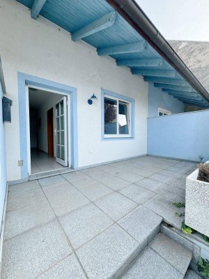 Reihenhaus-ähnliche 1-Zimmer-Erdgeschosswohnung mit Terrasse und Carport in Kledering