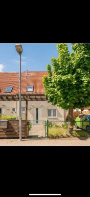 Ruhiges Reihenendhaus mit großem Garten