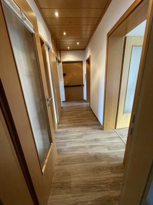 Stilvolle, Modernisierte 3Raum-Wohnung mit gehobener Innenausstattung mit Einbauküche in Langenhagen
