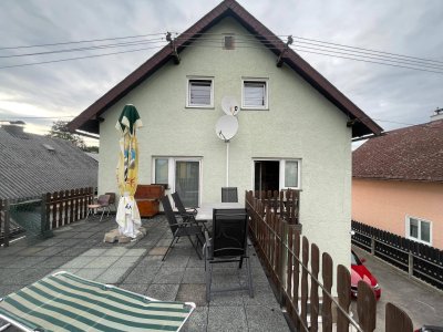 „Einfamilienhaus mit drei Wohneinheiten in Seewalchen – ideal für Familie und Kapitalanlage“