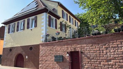 Kernsanierte Maisonette-Wohnung mit Garten