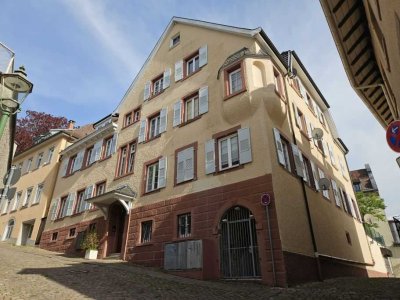 Weltkulturerbe Baden-Baden Denkmalschutz-Objekt: Charmante 2-Zi-Whg am Neuen Schloss, Garten, Garage