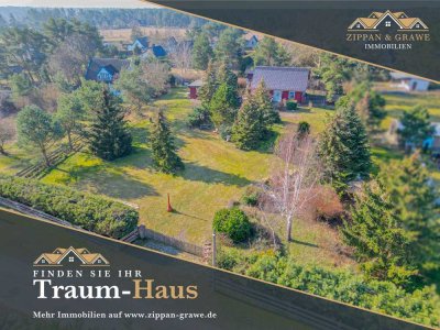 Charmantes Einfamilienhaus mit großem Garten und separatem Dachgeschoss in begehrter Lage