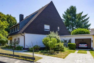 Großzügig wohnen, entspannt leben – mit Gartenidylle und zwei Garagen