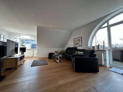 Großzügige Etagenwohnung mit Balkon in einem Zweifamilienhaus