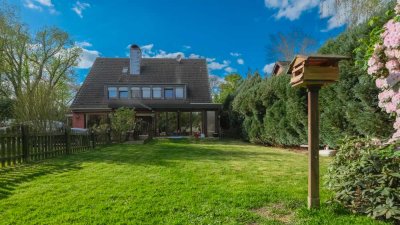 Schönes Einfamilienhaus mit großem, ruhigem und grünem Grundstück und weiterem Baufenster