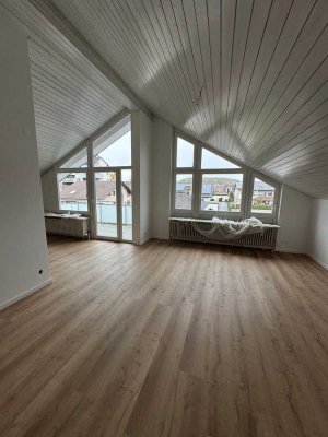 Helle, neu renovierte 2,5-Zimmer-Atelierwohnung mit EBK & Balkon in Ehningen, hell und ruhig gelegen