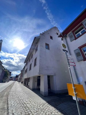 Zentral gelegene helle 2-Zimmer-Wohnung mit sonnigem Balkon