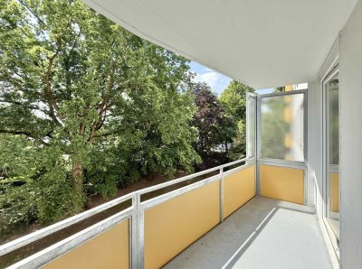 Moderne & frisch sanierte 1-Zimmer-Wohnung: hell, sonniger Balkon + schöner Ausblick ins Grüne
