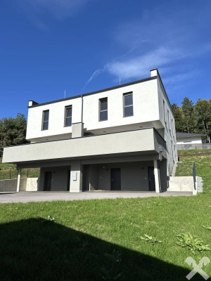 Exklusives Wohnen in Doppelhaushälfte mit Eigengarten und wunderbarem Panoramablick