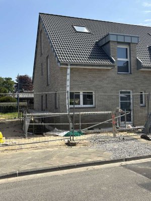 Neubau - Erstbezug - chice DHH in MG-Pongs in ruhiger Anliegerstraße