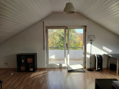 Charmante 2-Zimmer Dachgeschosswohnung mit Balkon in Ditzingen