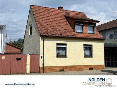 ***FREISTEHENDES EINFAMILIENHAUS MIT GROßEM GARTEN - BAUEN IN 2. REIHE MÖGLICH***