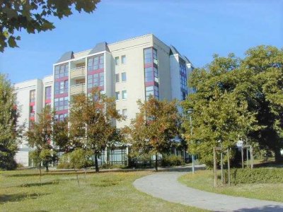 Wohngemeinschaften aufgepasst! Wir sanieren diese 5-Raum-Wohnung mit 3 Balkon und 2 Bäder.