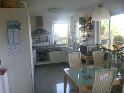 Wunderschöne 4,5-Zimmer-Wohnung mit Balkon, EBK in guter ruhiger Lage inAichtal-Aich