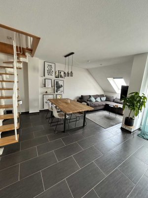 Schöne 2,5-Zimmer-Maisonette-Wohnung mit Balkon und Einbauküche in Flörsheim am Main